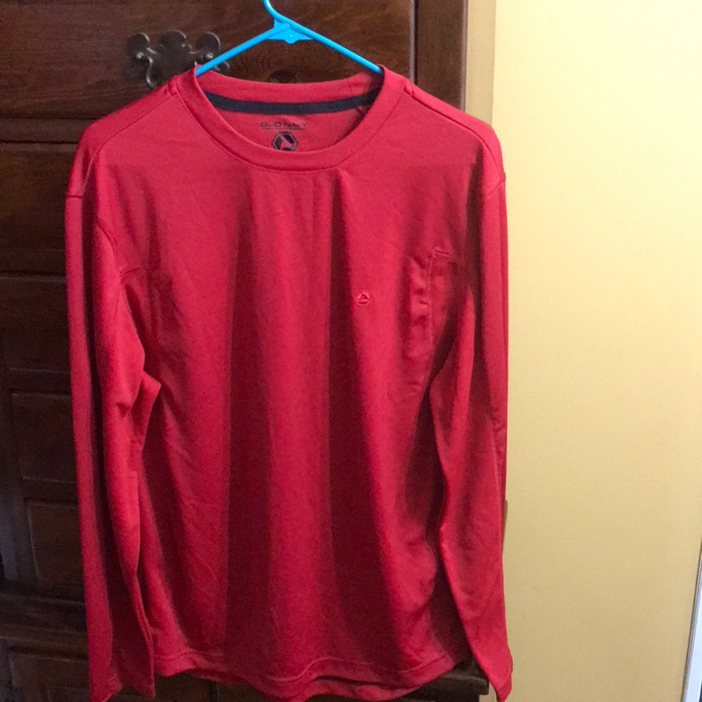 Men’s old navy 100% polyester shirt